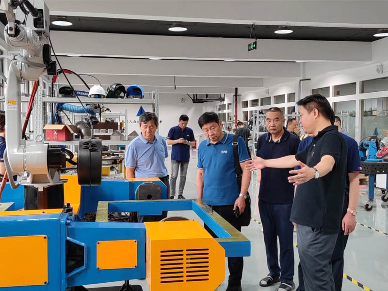 熱烈歡迎常州工業(yè)機(jī)器人產(chǎn)業(yè)協(xié)會(huì)、人社局領(lǐng)導(dǎo)來(lái)我司考察交流